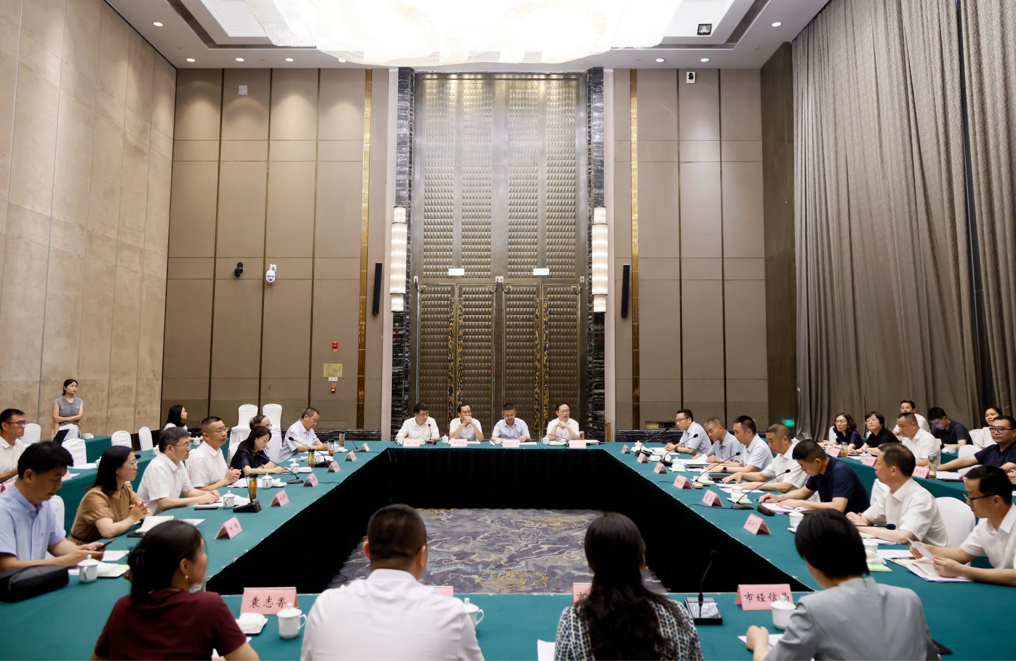 党委理论学习中心组赴川南三市调研学习