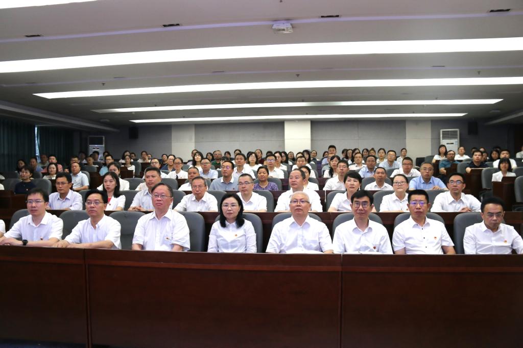 我校师生集中收看庆祝中国共产党成立100周年大会